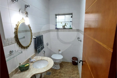 Casa residencial com ponto comercial a venda no Centro