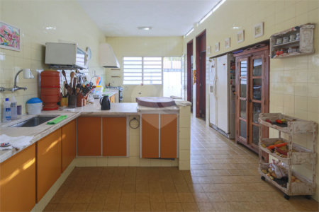 Sobrado à venda com 4 quartos, sendo 3 suítes, em Chácara Monte Alegre, São Paulo, SP
