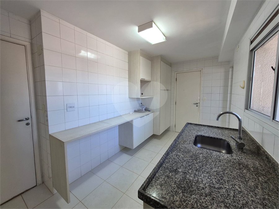 Apartamento à venda com 3 quartos, sendo 1 suíte,  em Jardim Olympia, São Paulo, SP