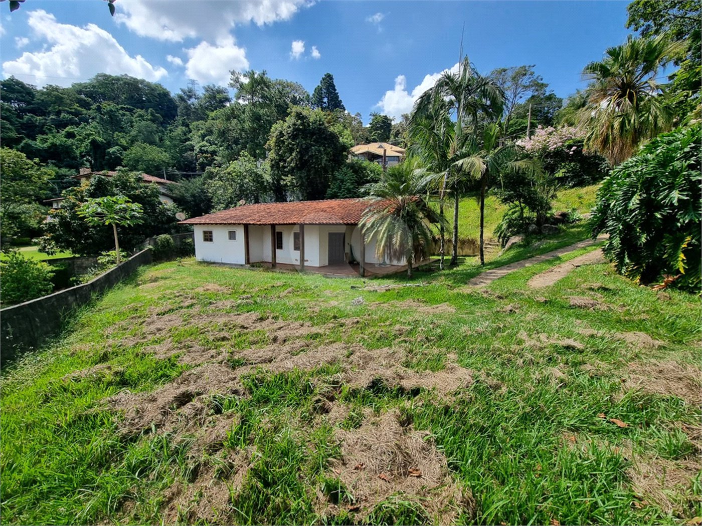 Casa à venda com 3 quartos, sendo 1 suíte, no condomínio São Joaquim, Vinhedo - SP