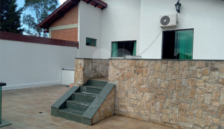 Sobrado à venda ou para alugar com 4 quartos, sendo 2 suítes,  em Serra da Cantareira, Mairiporã, SP
