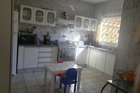 Casa térrea em Araraquara/SP, na Vila Xavier.