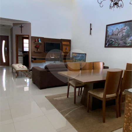 Excelente casa com muito boa localização no Condomínio Eldorado á venda.