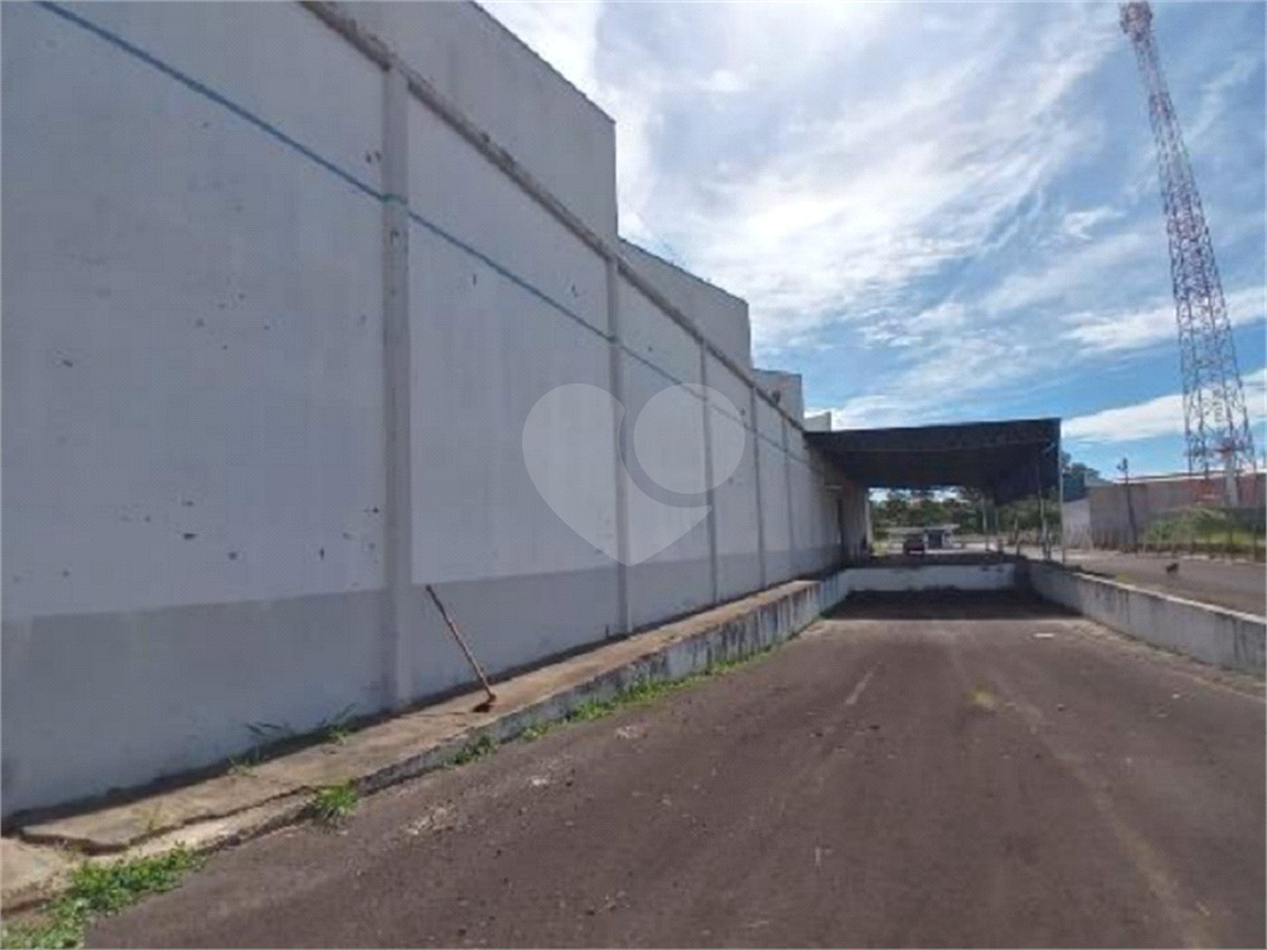 Galpão Comercial .