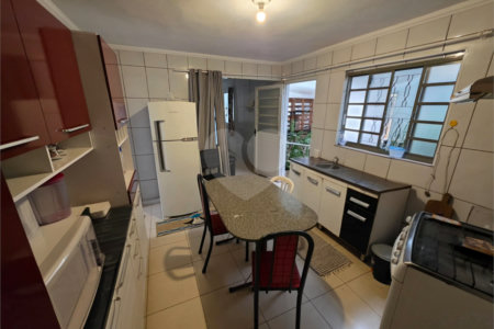 Casa com edícula no Abdelnur.