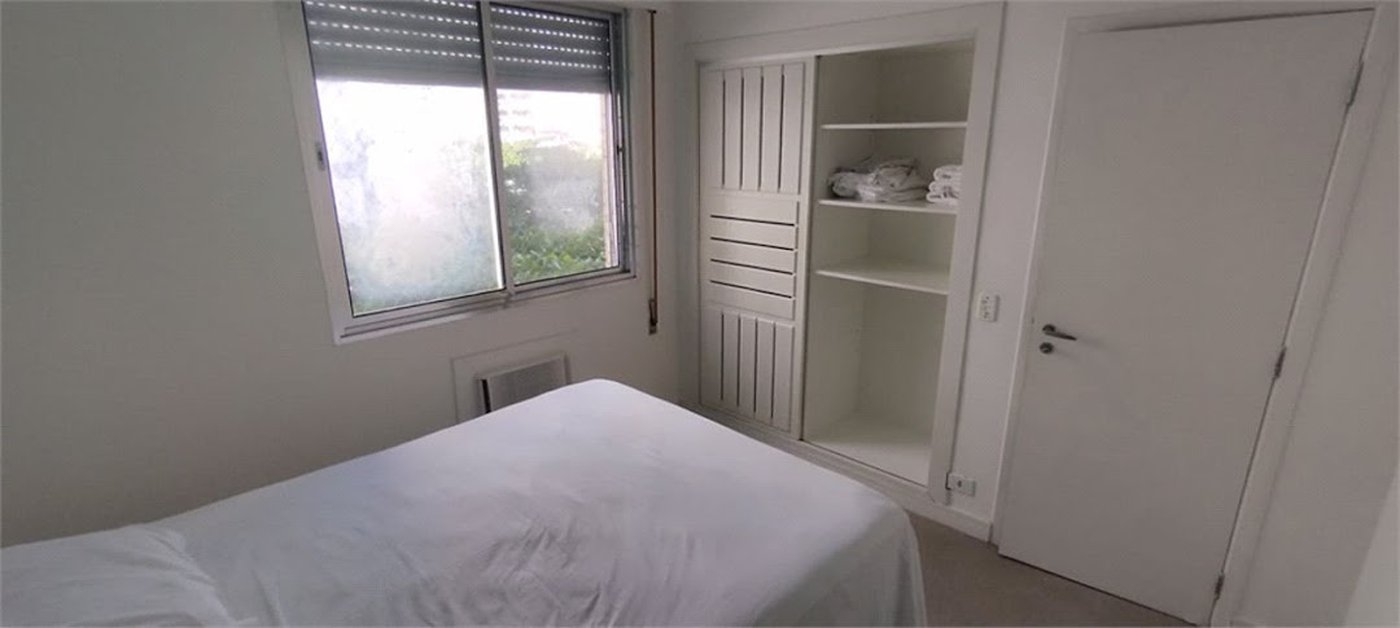 Apartamento Residencial à venda, Pitangueiras, Guarujá - AP0444.