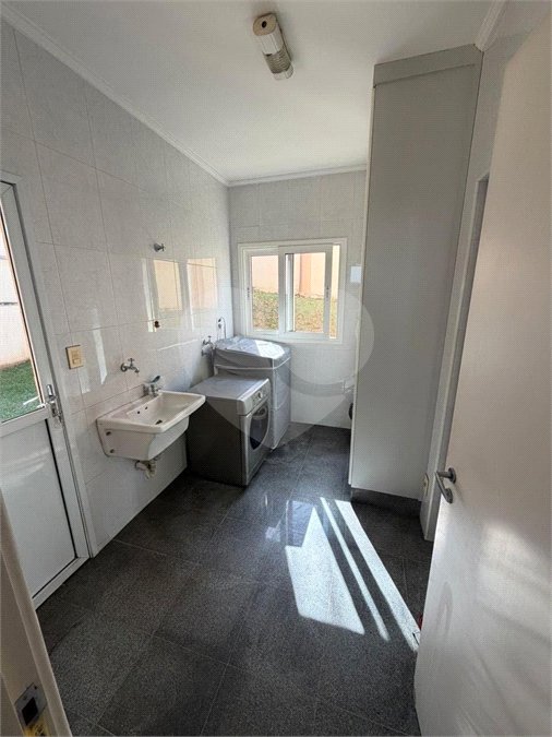 Casa à venda com 4 quartos, sendo 2 suítes, no condomínio Milennium, Valinhos - SP