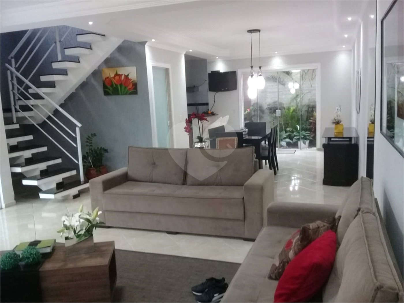 Sobrado à venda com 2 quartos, sendo 1 suíte, em Cidade Boa Vista, Suzano, SP