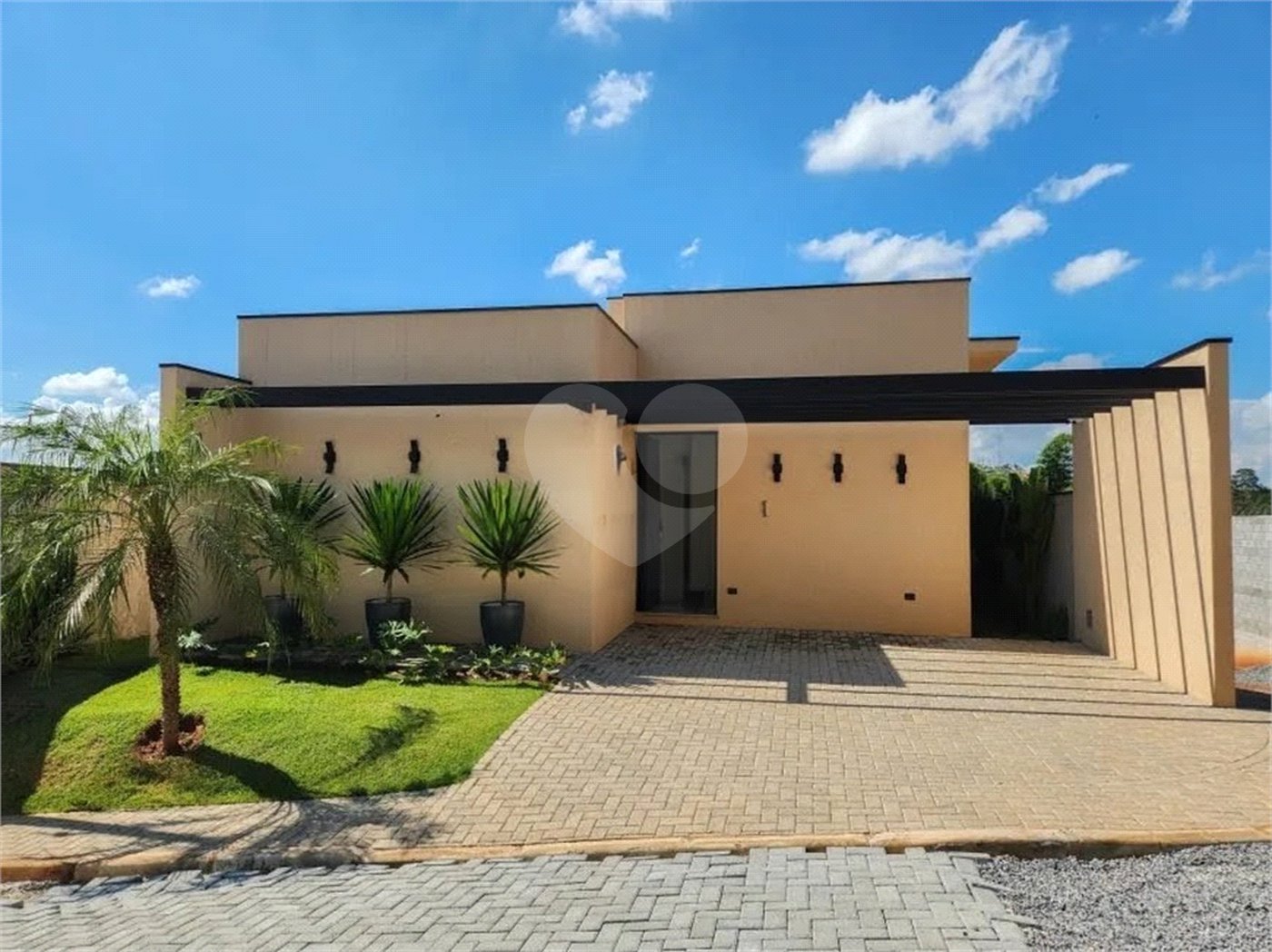 Casa à venda com 3 quartos, sendo 1 suíte, no condomínio Residencial Consoli, Atibaia - SP