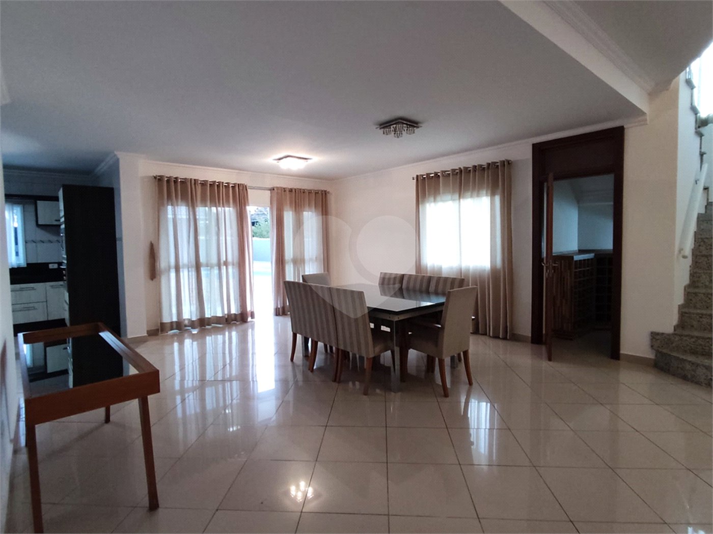 Casa à venda com 3 suítes no condomínio Shamballa II, Atibaia - SP