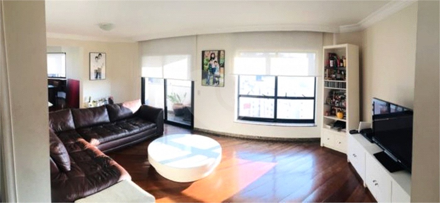 Apartamento à venda com 4 quartos, sendo 2 suítes,  em Aclimação, São Paulo, SP