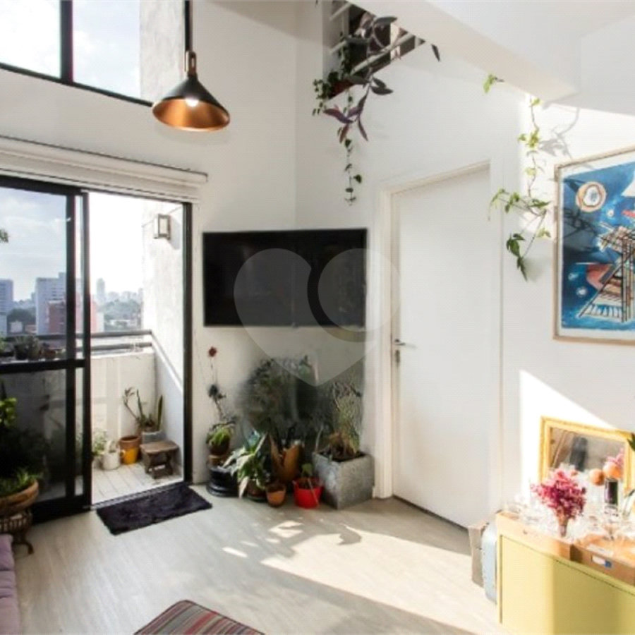 Viva o Estilo de Vida que Você Sempre Sonhou – Duplex Mobiliado na Praça Benedito Calixto!