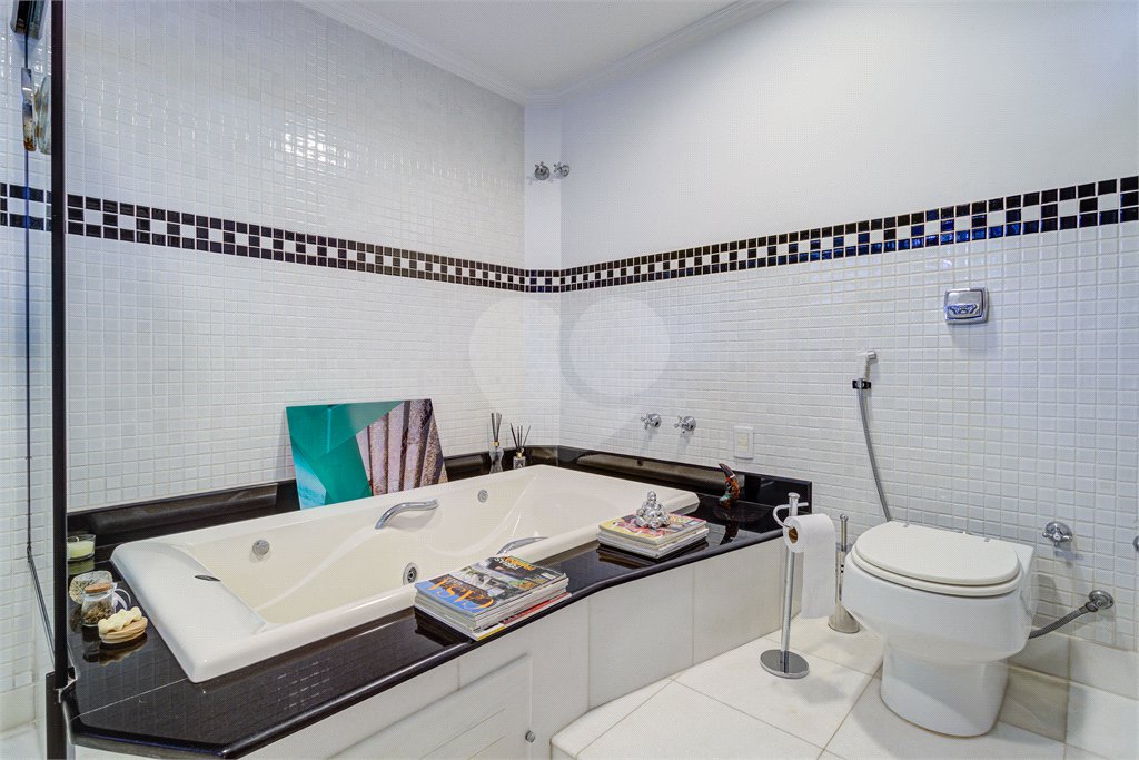Casa de Vila à venda com 4 quartos, sendo 2 suítes,  em Jardim Marajoara, São Paulo, SP