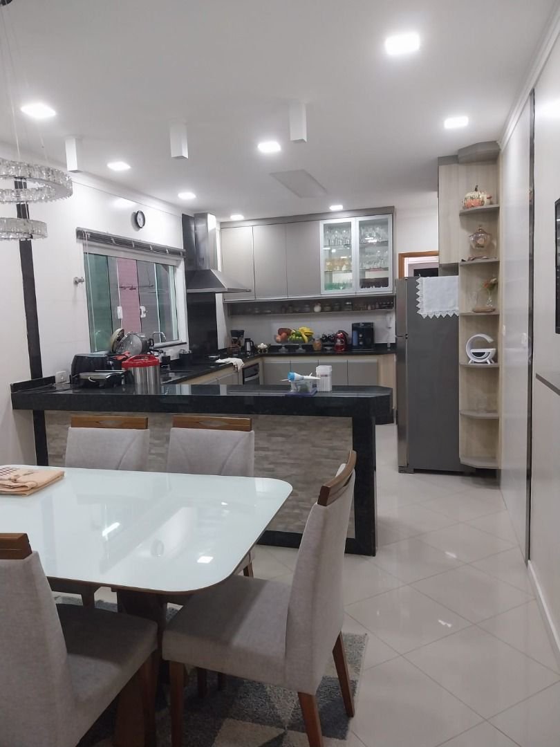 Casa à venda, 204 m² por R$ 585.000,00 - Vila Mateo Bei - São Vicente/SP
