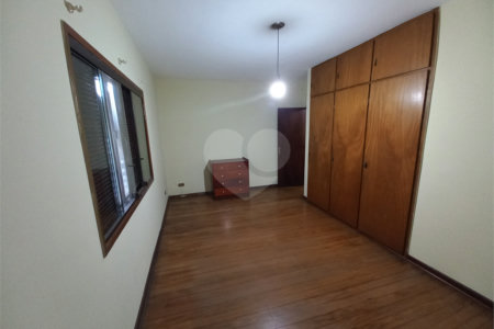 Casa à venda com 4 quartos, sendo 2 suítes,  em Parque Esmeralda, São Paulo, SP