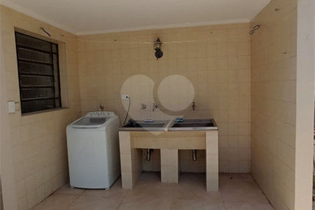 Sobrado à venda com 3 quartos, sendo 1 suíte, em Bosque da Saúde, São Paulo, SP