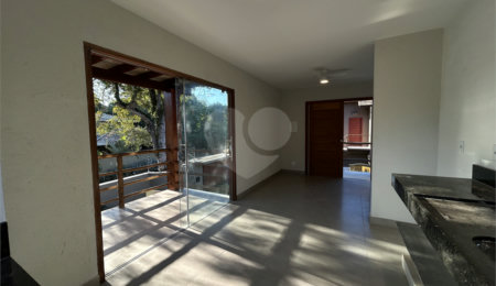Apartamento à venda com 2 quartos, sendo 1 suíte,  no Centro / Arraial D'ajuda, Porto Seguro, BA