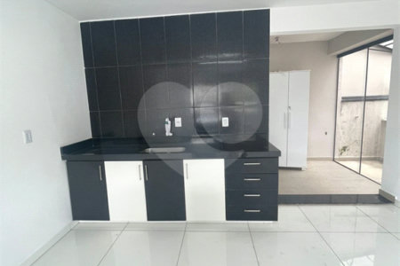 Sobrado à venda com 3 quartos, sendo 2 suítes,  em Vila Oliveira, Mogi das Cruzes, SP