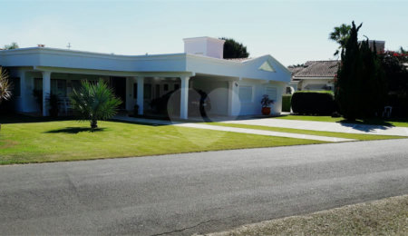 Casa à venda com 4 quartos, sendo 2 suítes, no condomínio Monte Belo, Salto - SP
