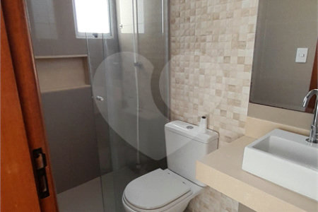 Casa à venda com 3 quartos, sendo 1 suíte, no condomínio Residencial Jardins, São Bernardo do Campo - SP