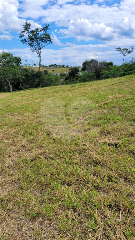 Casa à venda no condomínio Parque Residencial Jequitibá, Jacareí - SP