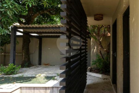 Sobrado à venda com 4 quartos, sendo 1 suíte, em Pacaembu, São Paulo, SP
