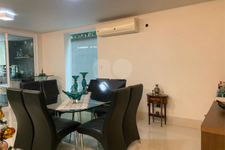 Casa à venda com 4 suítes no condomínio Granja Morumbi, São Paulo - SP