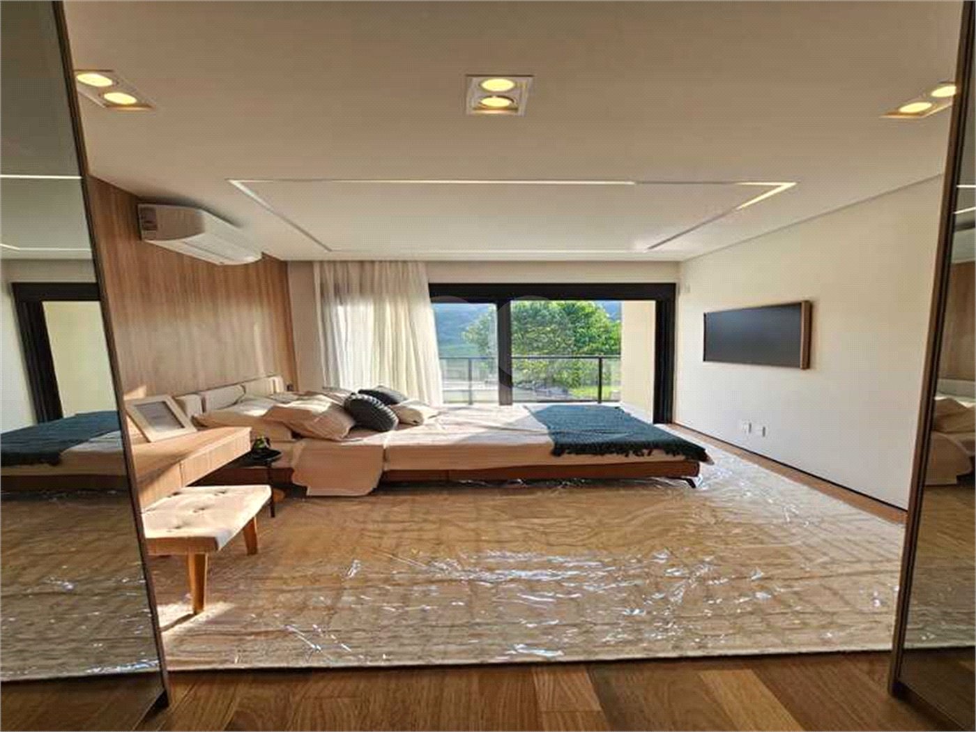 Casa à venda com 3 suítes no condomínio Lagú, São Roque - SP