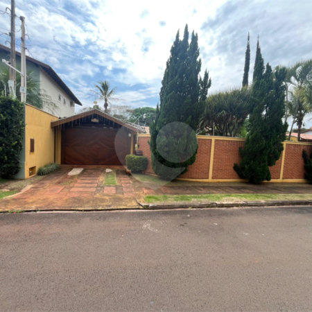 Casa à venda com 3 quartos, sendo 1 suíte, em Parque Santa Marta, São Carlos, SP