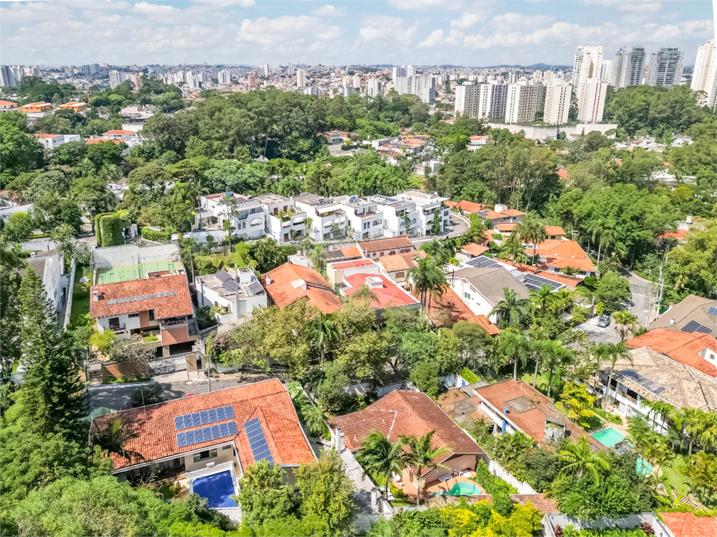 Casa à venda com 4 quartos, sendo 2 suítes, em Jardim Marajoara, São Paulo, SP