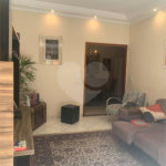 Casa à venda com 4 quartos, sendo 1 suíte, em Loteamento Shangrilá, Valinhos, SP
