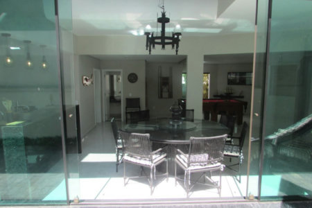 Casa de Alto Padrão com 5 Suítes e Lazer Completo– Guarujá