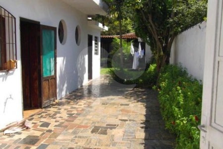 Casa Térrea à venda com 4 quartos, sendo 2 suítes, em Interlagos, São Paulo, SP
