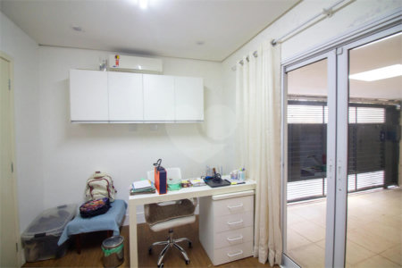 Casa Térrea à venda ou para alugar com 5 quartos, sendo 1 suíte, em Brooklin, São Paulo, SP