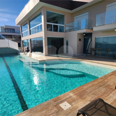 Casa à venda com 5 quartos, sendo 2 suítes, no condomínio Residencial Jardim Primavera, Louveira - SP