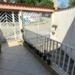 Casa com 205m² , 3 dormitórios , sendo todos suítes , 5 vagas , á venda no bairro Bangú em Santo André.