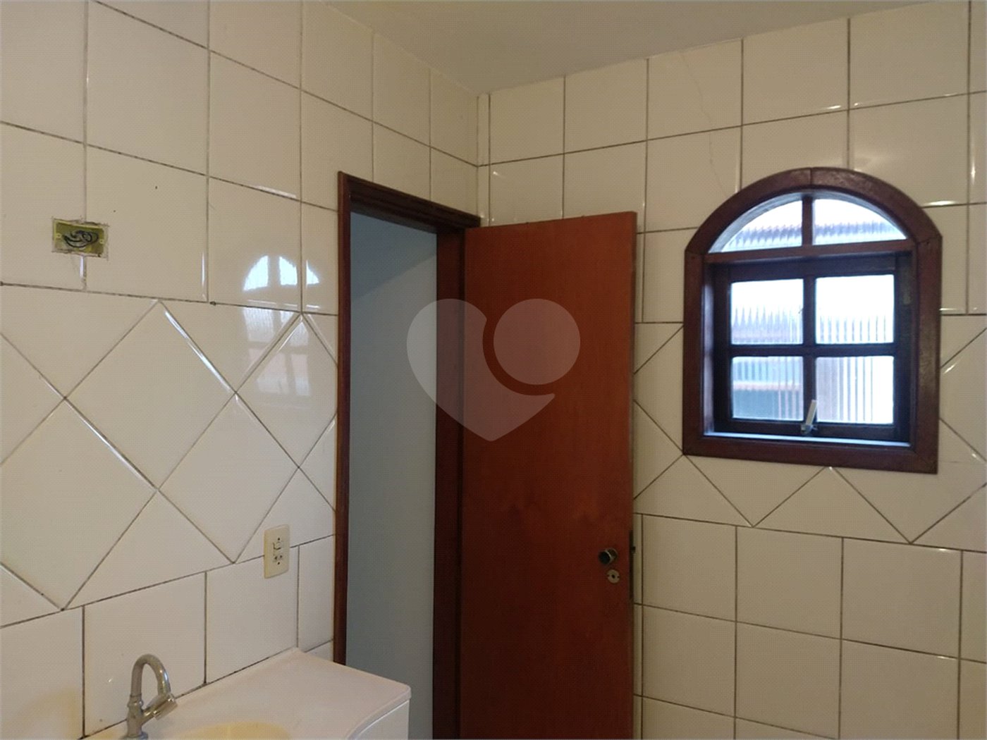 Sobrado à venda com 3 quartos, sendo 1 suíte, em Tremembé, São Paulo, SP