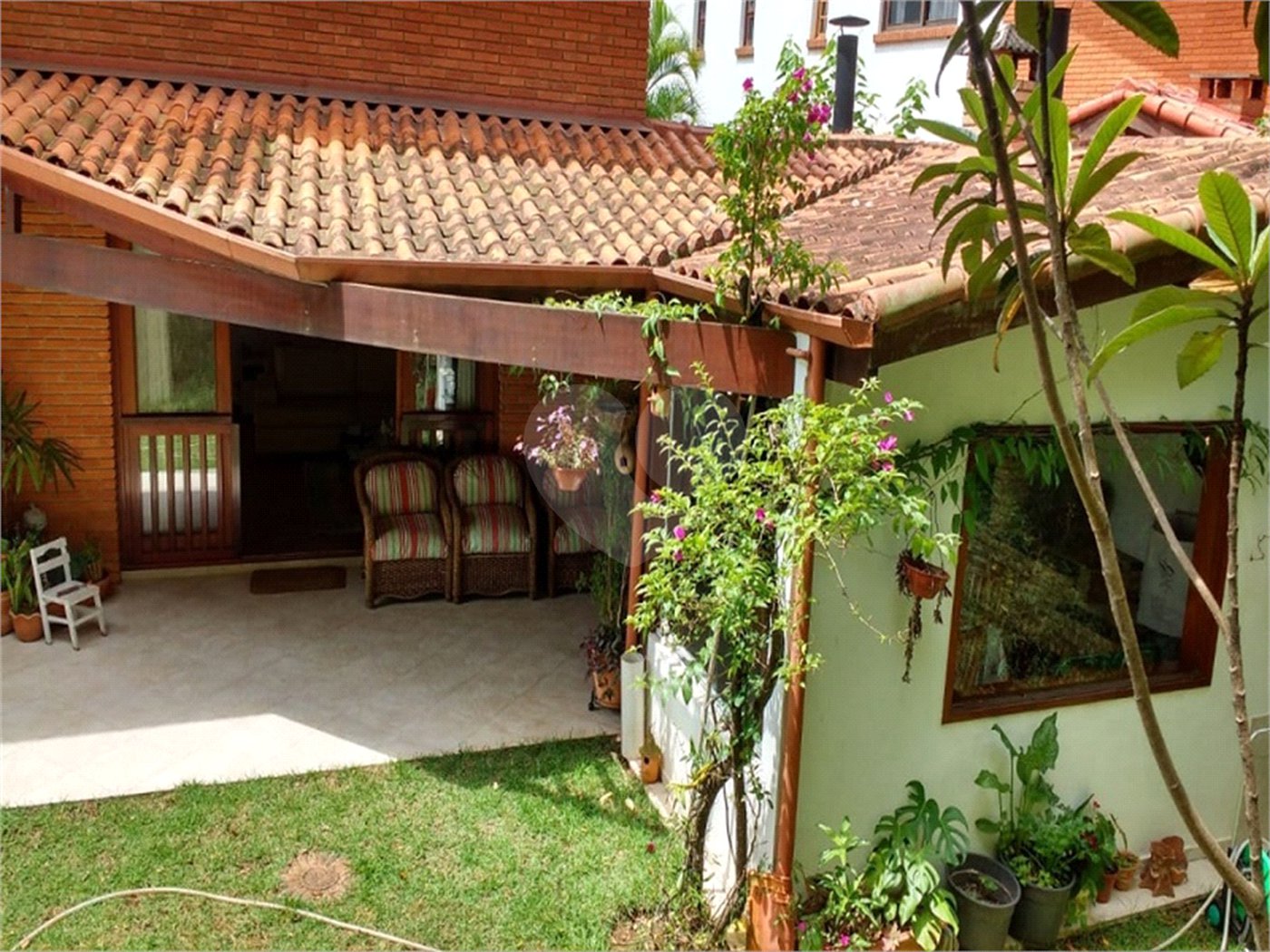 Casa à venda com 4 quartos, sendo 2 suítes,  no condomínio Ypê Branco I, São Paulo - SP