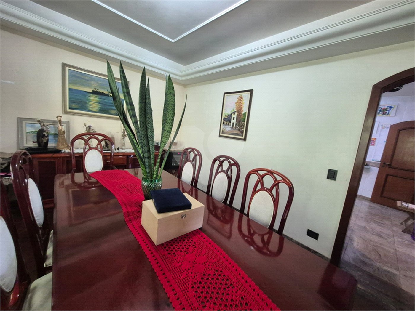 Casa à venda com 3 quartos, sendo 4 suítes, no condomínio Alpes da Cantareira, Mairiporã - SP