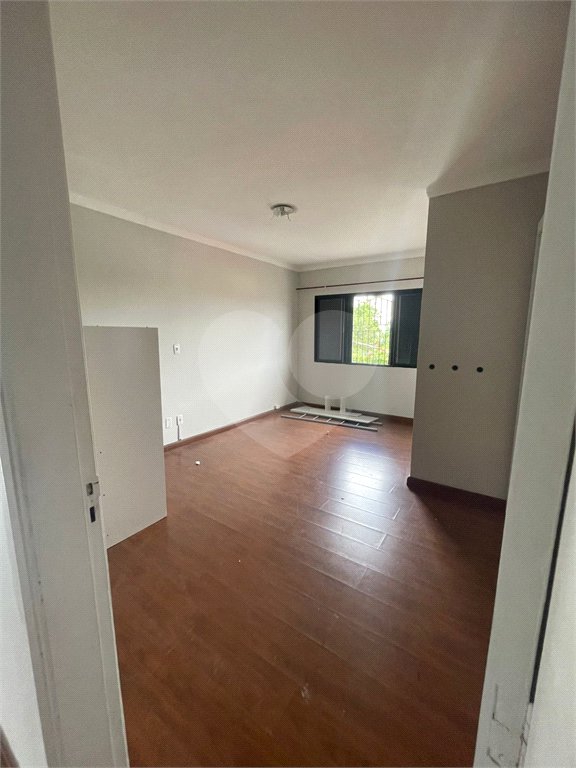 Sobrado à venda com 3 quartos, sendo 2 suítes,  em Vila Oliveira, Mogi das Cruzes, SP