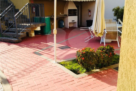 Casa à venda com 3 quartos, sendo 1 suíte, no condomínio Moradas do Horto, São Paulo - SP