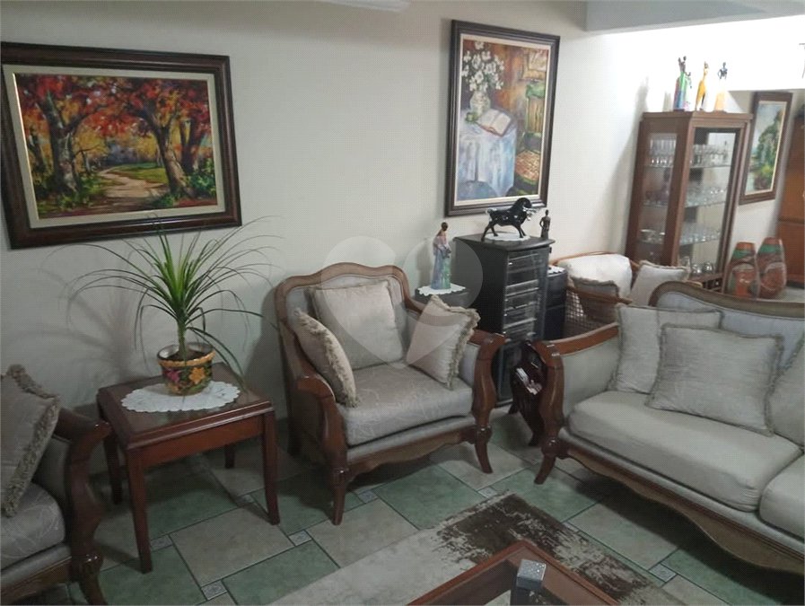 Casa à venda com 3 quartos, sendo 2 suítes, em Vila Flávio, Mogi das Cruzes, SP