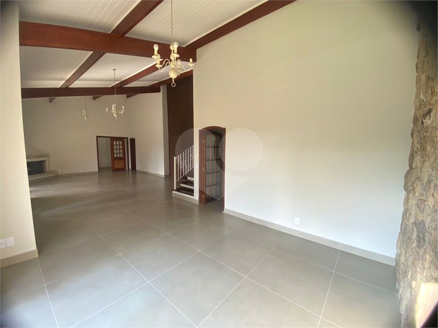 Casa à venda ou para alugar com 5 quartos, sendo 2 suítes, no condomínio Fazenda São Joaquim, Vinhedo - SP