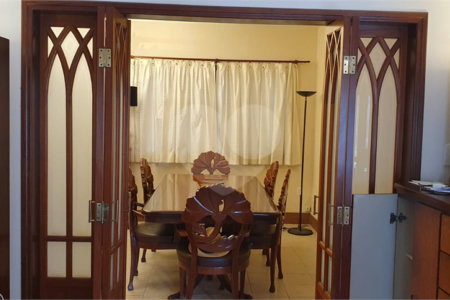Sobrado à venda com 4 quartos, sendo 2 suítes, em Moema, São Paulo, SP