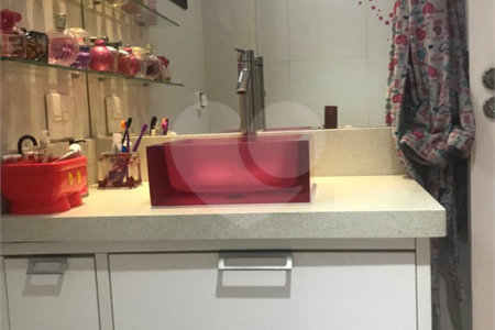 Apartamento à venda com 3 suítes em Vila Regente Feijó, São Paulo, SP