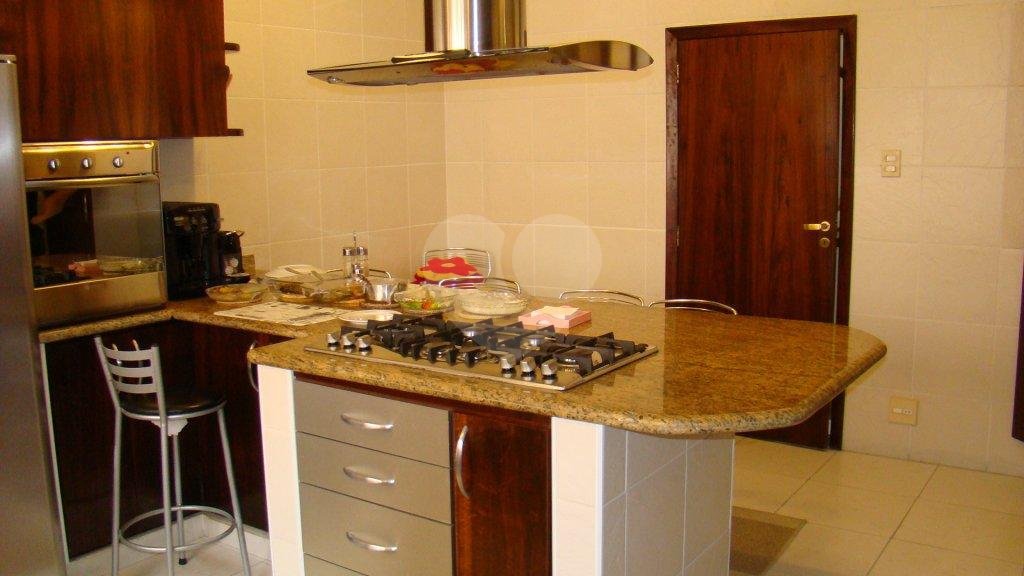 Sobrado à venda com 4 quartos, sendo 2 suítes,  em Alto da Boa Vista, São Paulo, SP