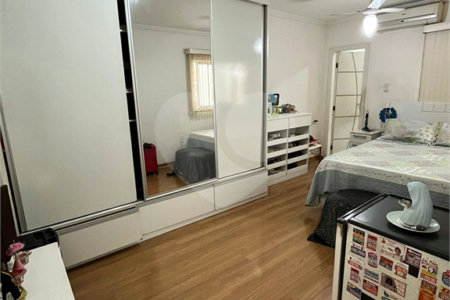 Casa à venda com 3 quartos, sendo 2 suítes, no condomínio Laura Serra, Rio de Janeiro - RJ