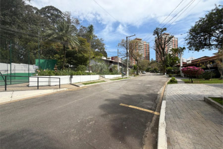 Casa à venda com 4 quartos, sendo 1 suíte, no condomínio Taquaral, São Paulo - SP