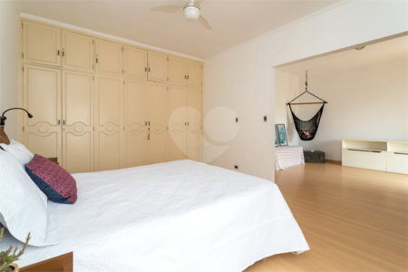 Casa à venda com 4 quartos, sendo 3 suítes, em Vila Mariana, São Paulo, SP