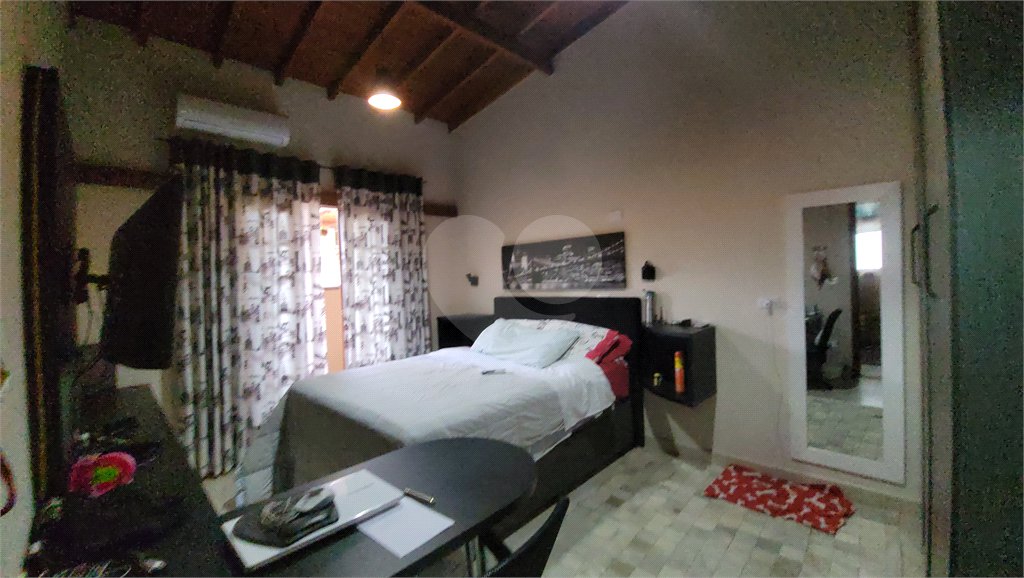Sobrado à venda com 4 quartos, sendo 2 suítes, no Centro, Mairiporã, SP